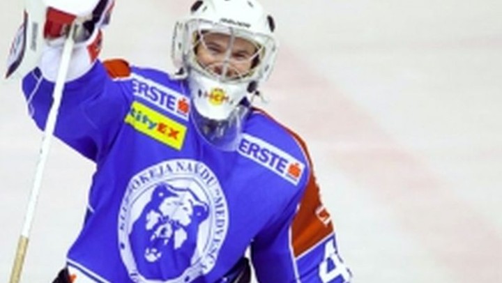 Brankár HKM chytal v nadnárodnej Erste Bank Eishockey lige